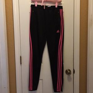 Adidas Cropped Pant 🦄